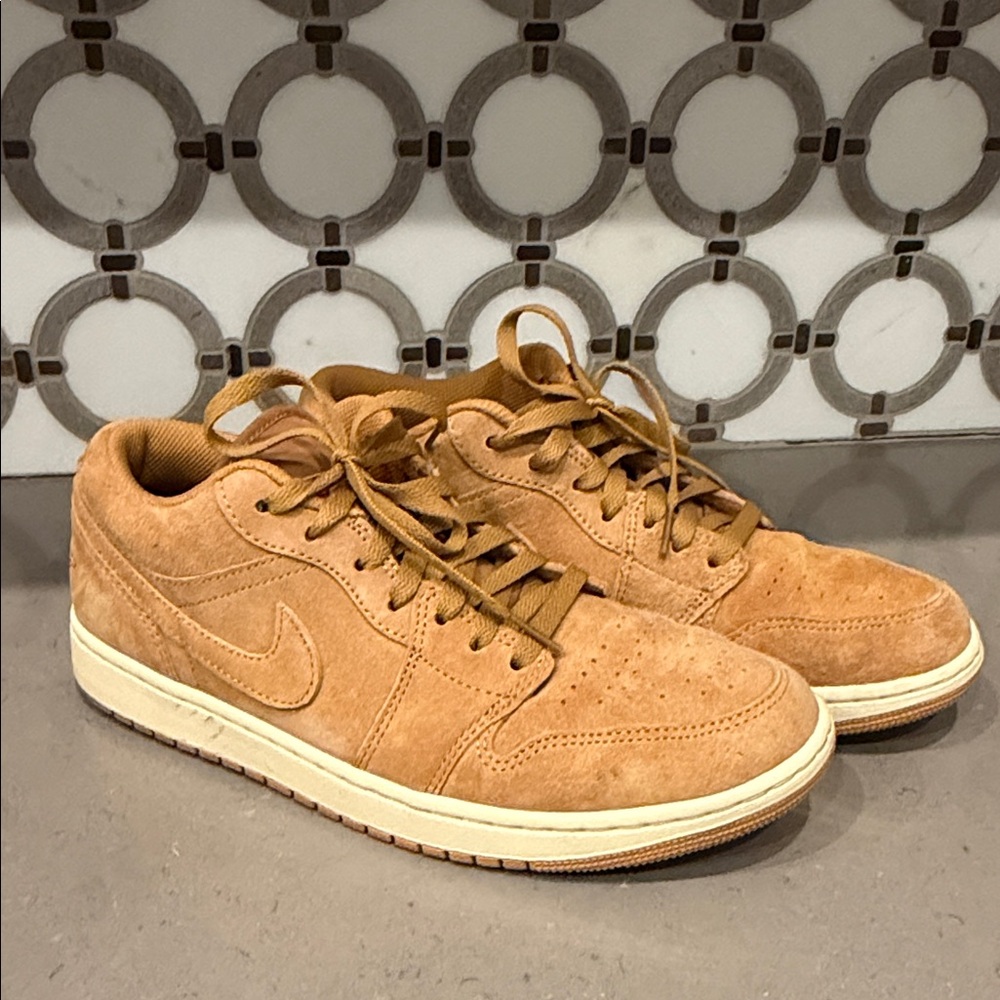 Nike Jordan 1 Low flax 9.5